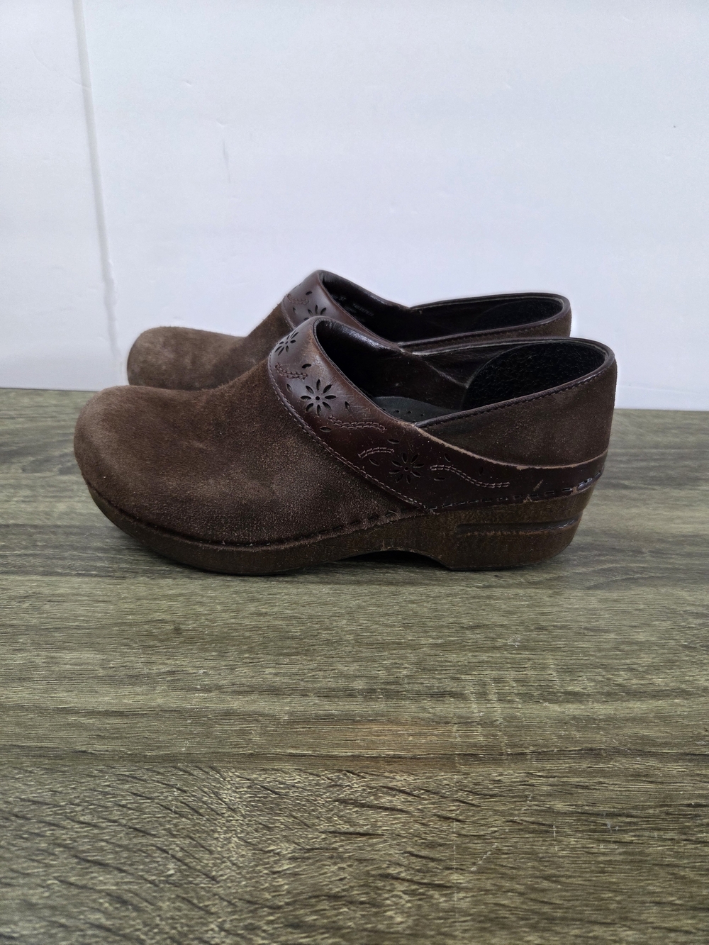 Dansko Professional Clogs Brown Suede Flowers Women's Size 6.5-7  EU 37  Shoes